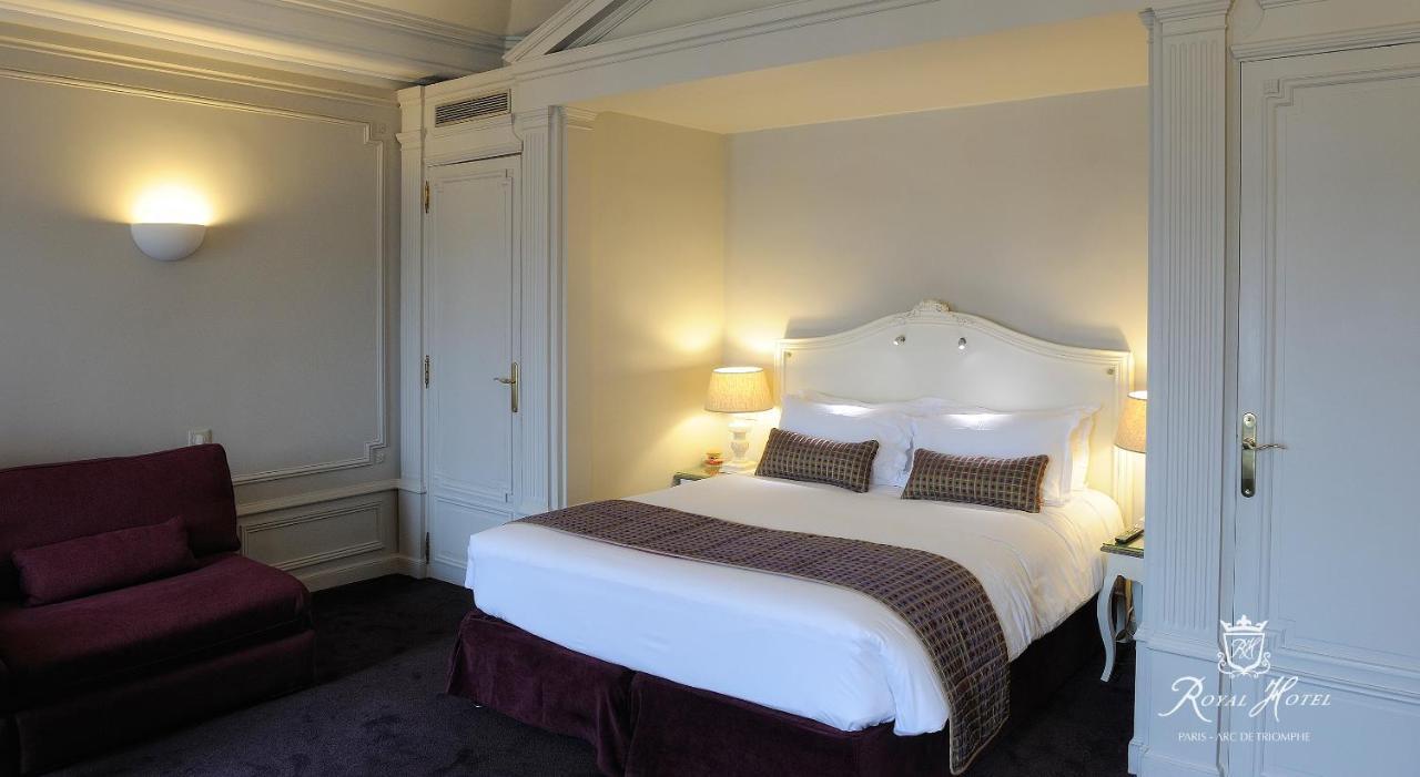 Royal Hotel Paris Champs Elysees Room photo