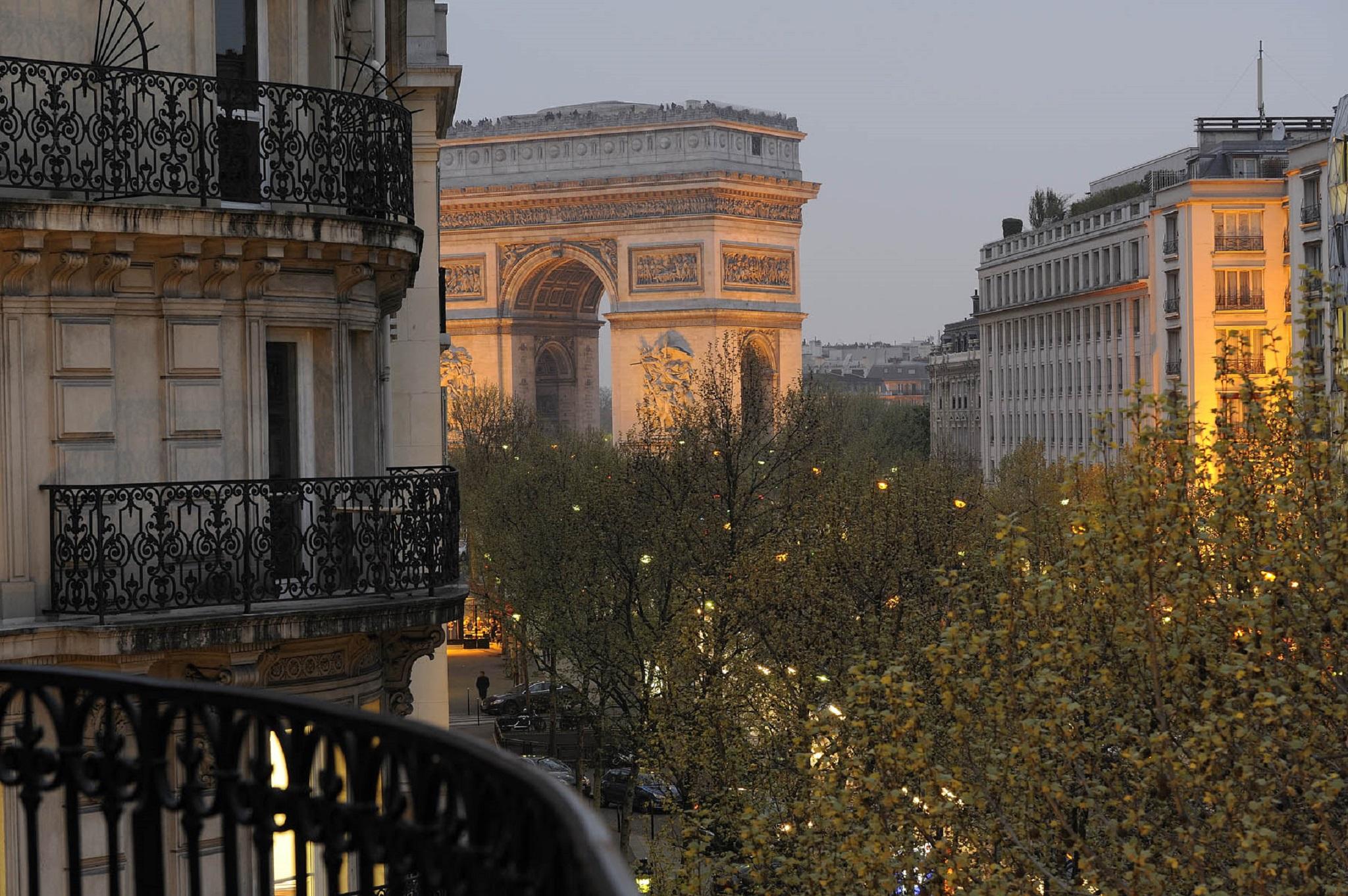 Royal Hotel Paris Champs Elysees Exterior photo