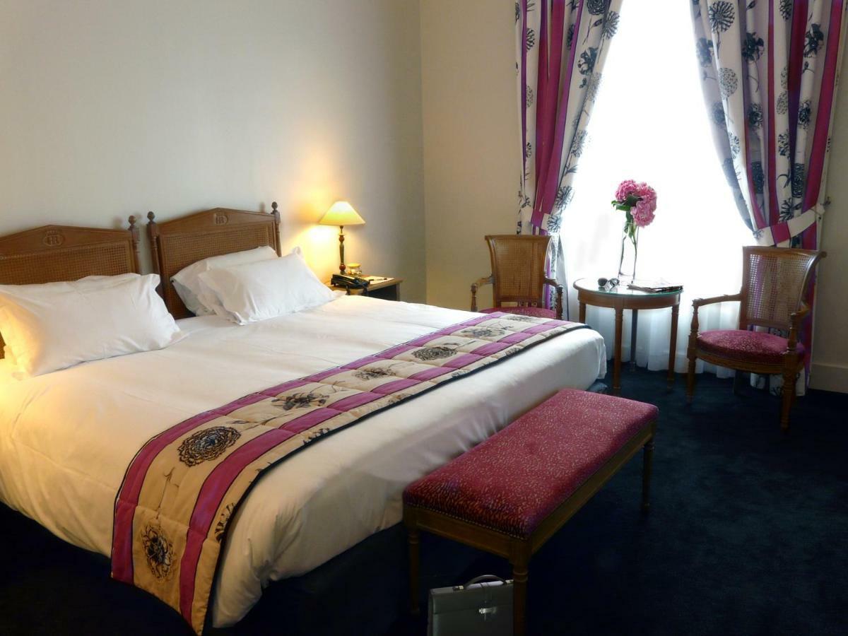 Royal Hotel Paris Champs Elysees Room photo